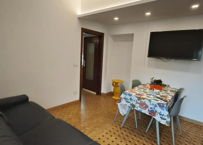 New Seaside Vintage Apartment, 20m To The Beach, Wi-fi&terrace Lejlighed Bordighera