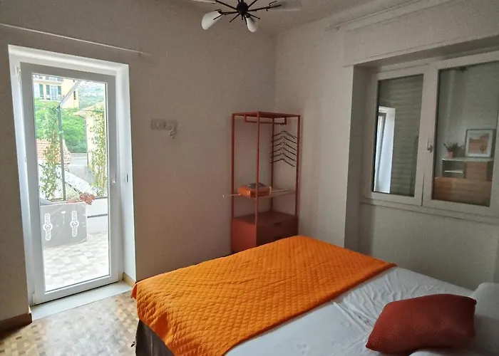 Lejlighed New Seaside Vintage Apartment, 20m To The Beach, Wi-fi&terrace Bordighera
