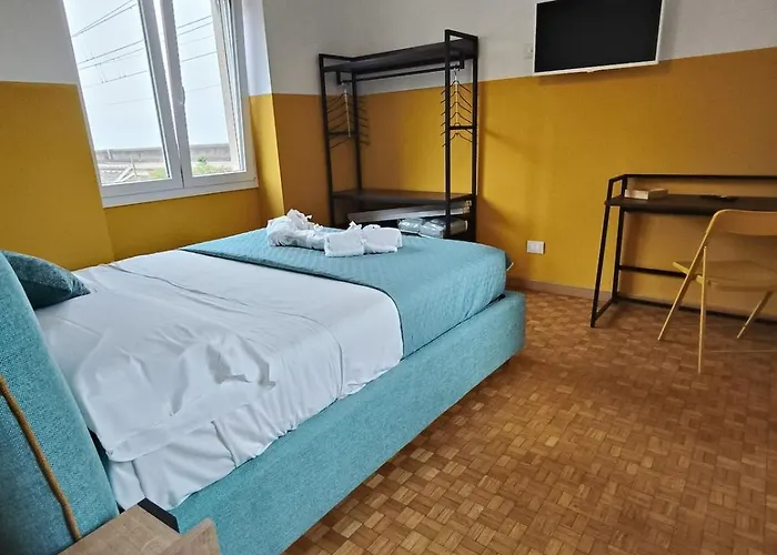 New Seaside Vintage Apartment, 20m To The Beach, Wi-fi&terrace Lejlighed Bordighera