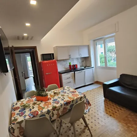 Apartment New Seaside Vintage Apartment, 20m To The Beach, Wi-fi&terrace Bordighera