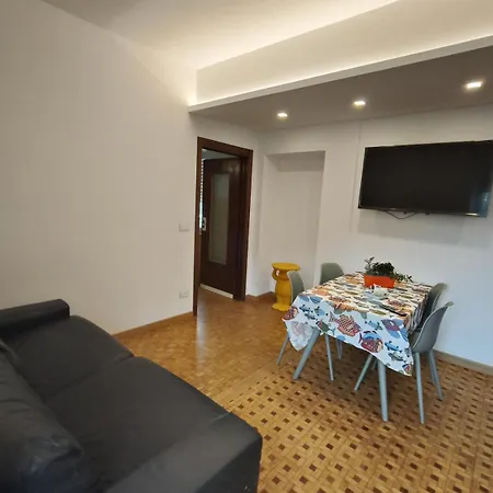 New Seaside Vintage Apartment, 20m To The Beach, Wi-fi&terrace Apartment Bordighera