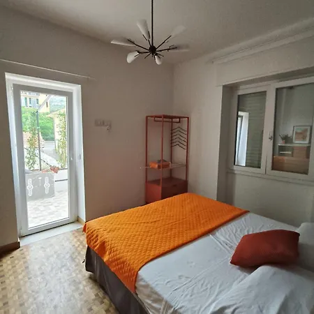 Apartment New Seaside Vintage Apartment, 20m To The Beach, Wi-fi&terrace Bordighera