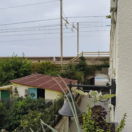 New Seaside Vintage Apartment, 20m To The Beach, Wi-fi&terrace * Bordighera